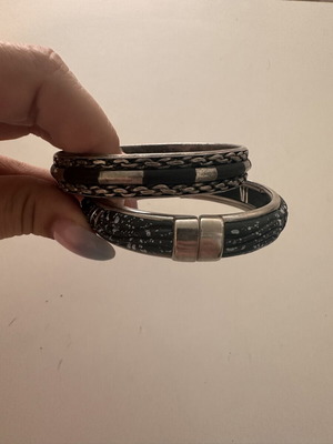 Bracelet set metallic black and silver like new