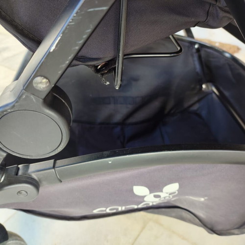 Kangaroo baby set like new with chair, relax and car seat