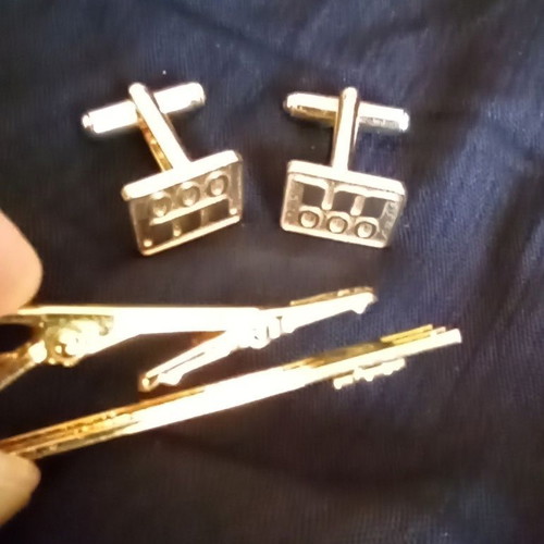 Vintage gold tie clip and cufflinks set with geometric design, like new