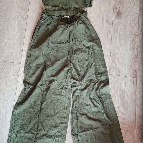 Set with pants and top like new, size M, green