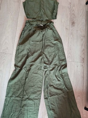 Set with pants and top like new, size M, green