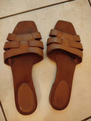 Flat leather sandals Massimo Dutti size 37 used, tan