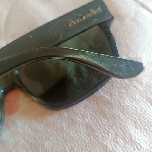 Ridley men's sunglasses with green lenses, broken frame