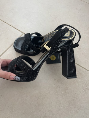 Buffalo heeled sandals size 38, black
