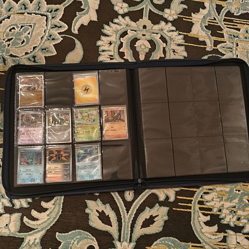 Big Sleeve Binder with 480 Pockets and Zipper, Like New