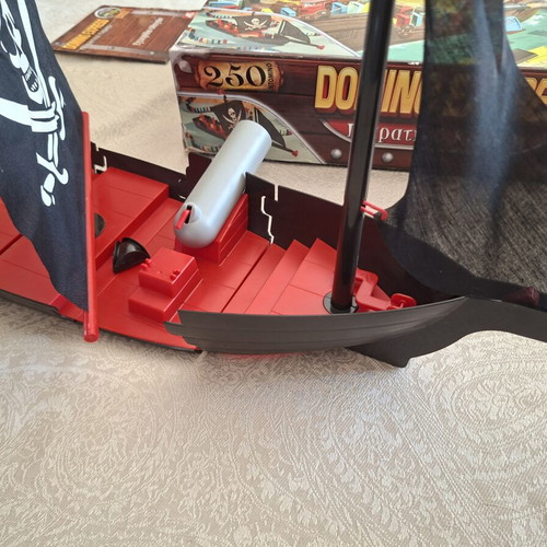 Domino Express Pirate Ship game like new with 250 dominoes