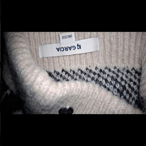 Garcia knit cap like new, black and white, very warm