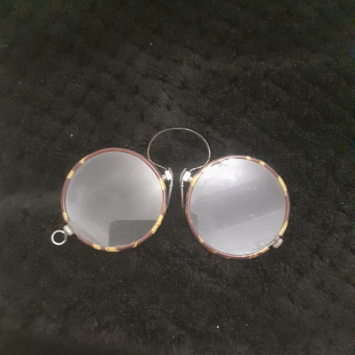 Presbyopia glasses antiques from 1920 used, brown and yellow