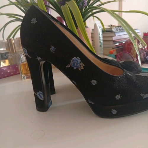 Dolce & Gabbana black pumps like new, size 39.5