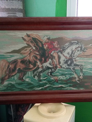 Embroidered painting used with broken glass