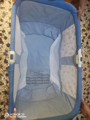 Mini Baby Cot like new with mattress and removable legs
