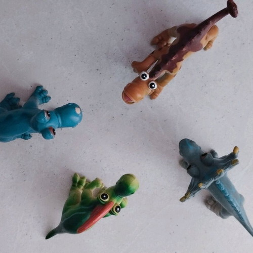 Dinosaurs cartoon toy figures set of 4 like new