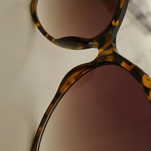 Sunglasses like new, brown-black with gold detail, oversized