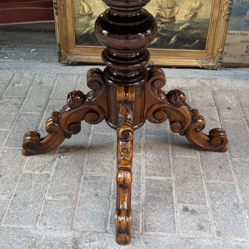 Oval Antique Table like new with carved wooden leg 115x70x80 cm