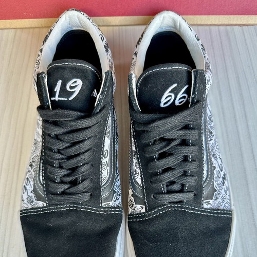 Vans Old Skool Graffiti Black/White size 44 like new with original box