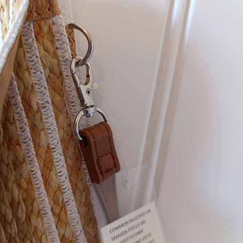 Straw shoulder bag new with brown detachable strap
