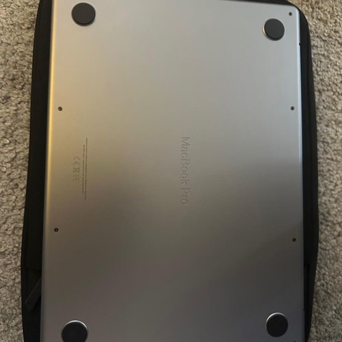 Apple Mac Book Pro 14 inch like new, 8GB, with carrying case
