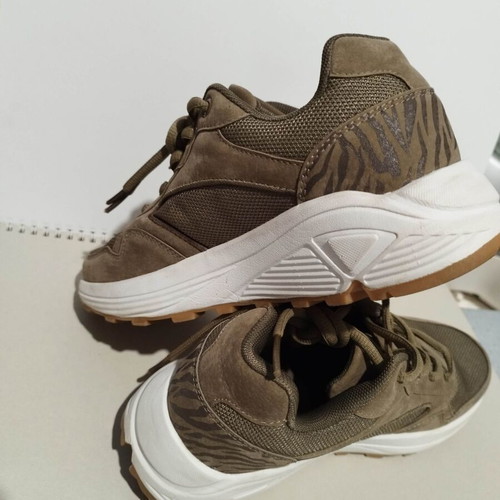 Level Anatomic leather sneakers khaki animal print size 37 like new