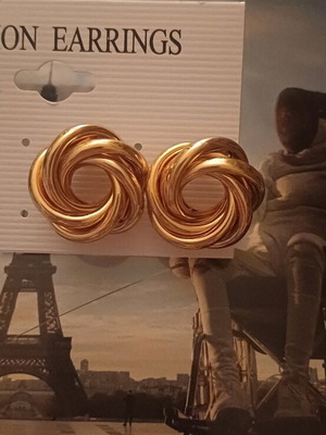 Earrings new, gold tone