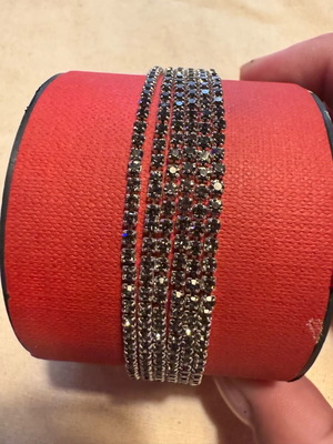Elastic bracelets with rhinestones like new, set of 6