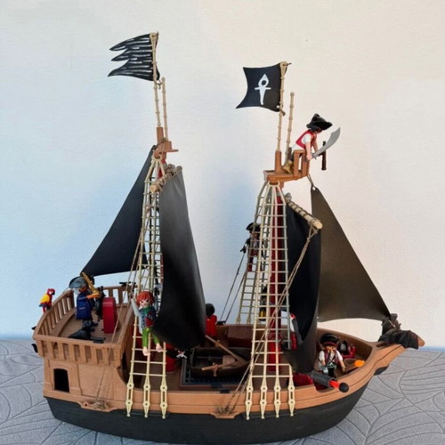 Playmobil pirate ship new with accessories 56x53x28 cm