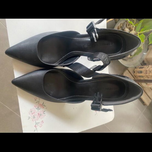 Kendall & Kylie pumps new, black, size 39 with strap