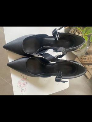 Kendall & Kylie pumps new, black, size 39 with strap