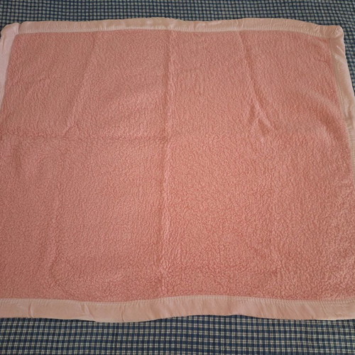 Baby bedding set like new with baby blanket