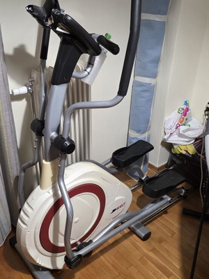X-FIT 738 Elliptical Trainer like new, professional