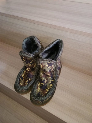Army boots size 38 like new, very warm