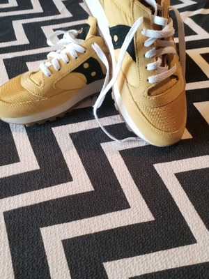 Saucony sneakers yellow with black new, size 38
