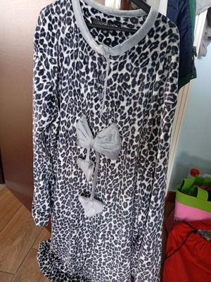 Women's nightgown like new, black and gray, size M