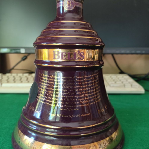 Bell's 8 Years Old Christmas 2000 James Watt Collectible Decanter 700 ml new