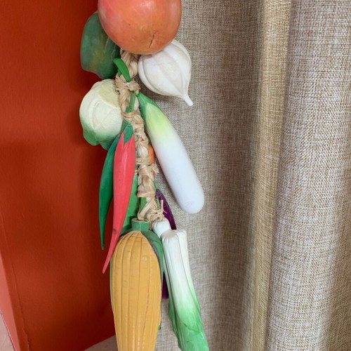 Hanging kitchen decoration with 12 wooden vegetables new