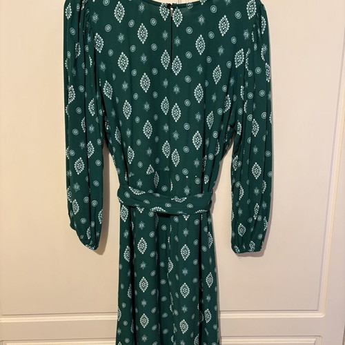 Dress with long sleeves and belt like new, green, size M