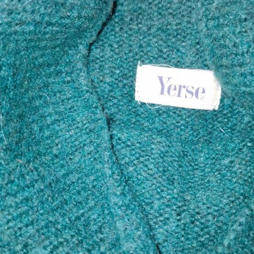 Yerse green pullover like new, size large but fits small