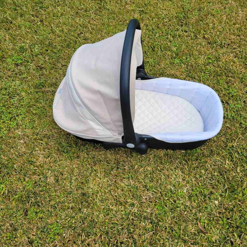 Cam baby bassinet with stand used