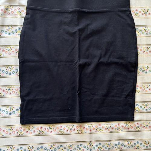 H&M black fabric skirt used, size XS