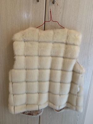 White sleeveless jacket like new, size L