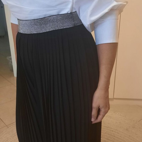 Pleated pants black like new with silver band at waist size M
