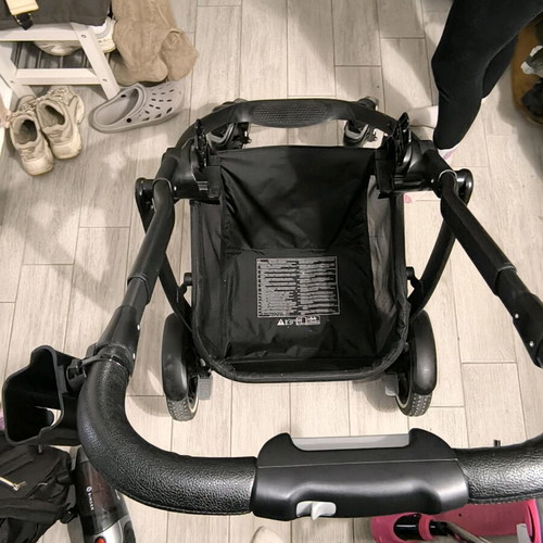 Graco Evo XT 2 in 1 stroller like new with free footmuff