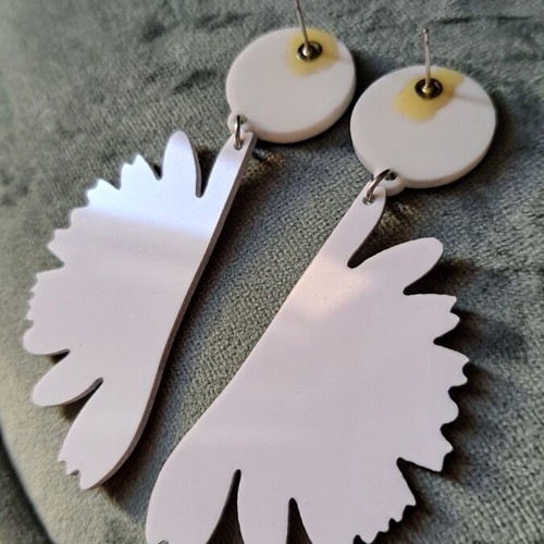 Daisy earrings large dangling like new, plexiglass