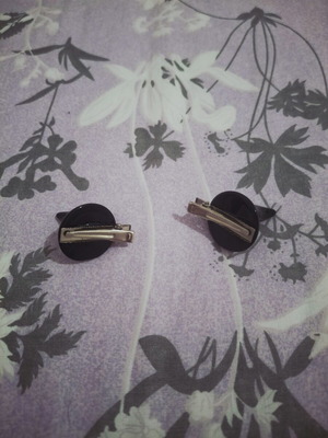 Black hair clips