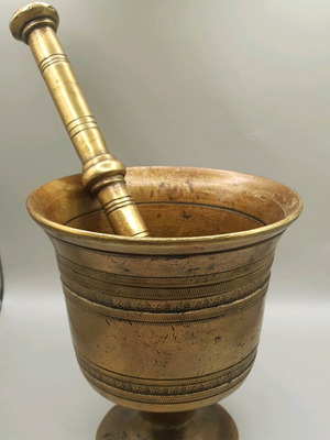 Bronze mortar like new with pestle