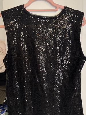 Black sleeveless top with sequins M like new Mango