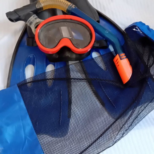 Complete snorkeling set used with fins 37-38, mask, snorkel, and carrying bag