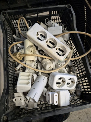 Electrical supplies like new, over 100 pieces including fuses and plugs