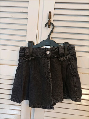 Jean shorts skirt used 9 years black Zara 134 cm