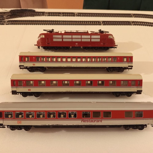 Lima BR 103 and I.C. wagons used train set