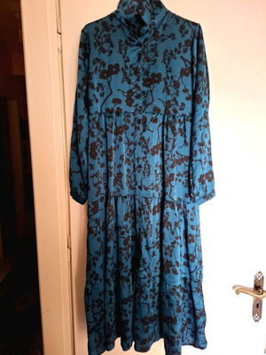 Satin floral midi dress like new, one size petrol with burgundy flowers